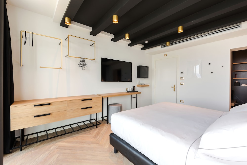 ROOM, DOUBLE BED, BALCONY