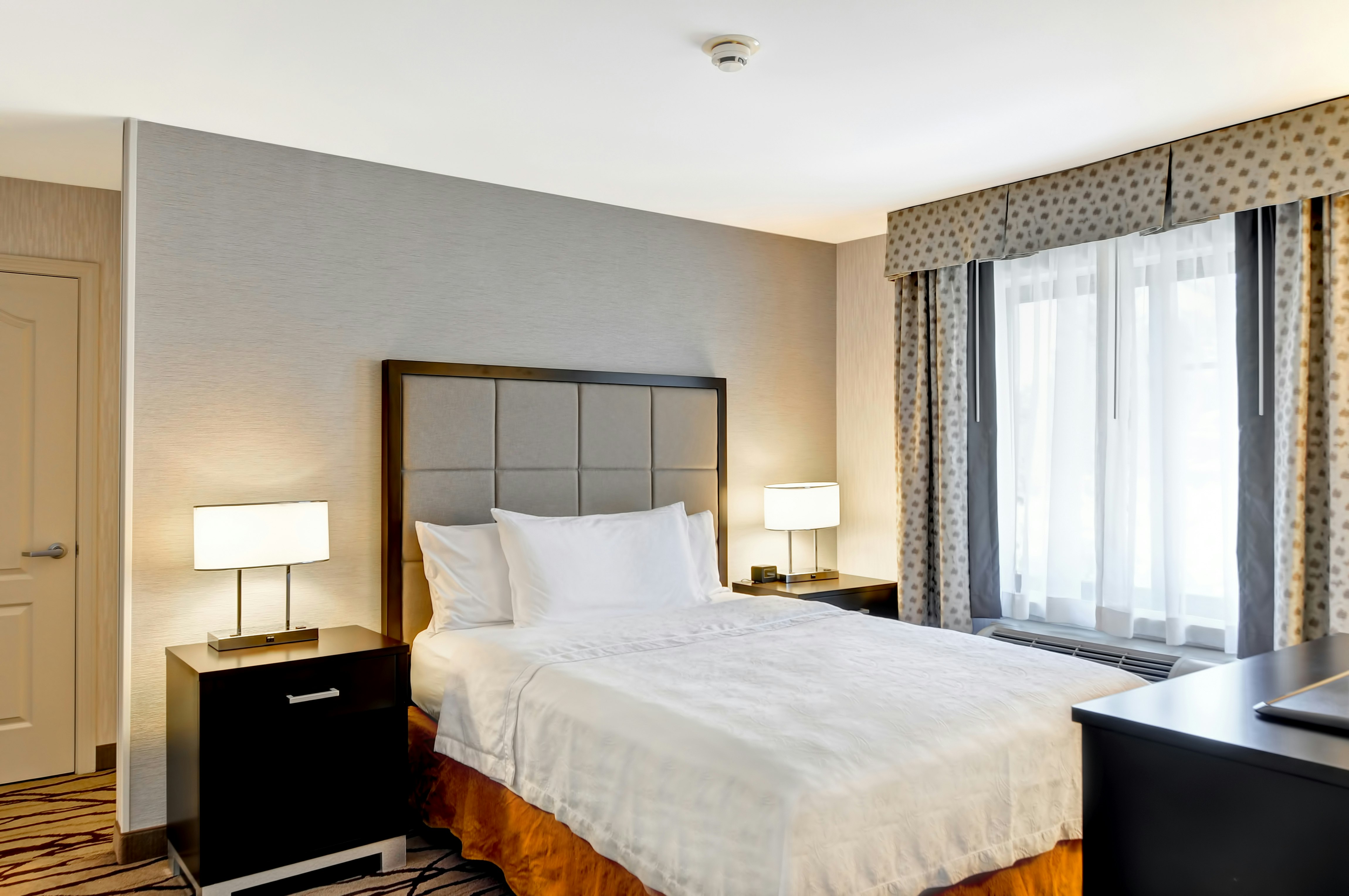 1 Bedroom, Efficiency, Suite, Queen Bed