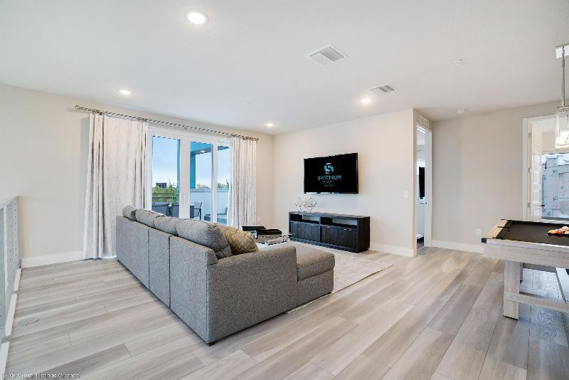 3 Bedrooms, Condo, Apartment