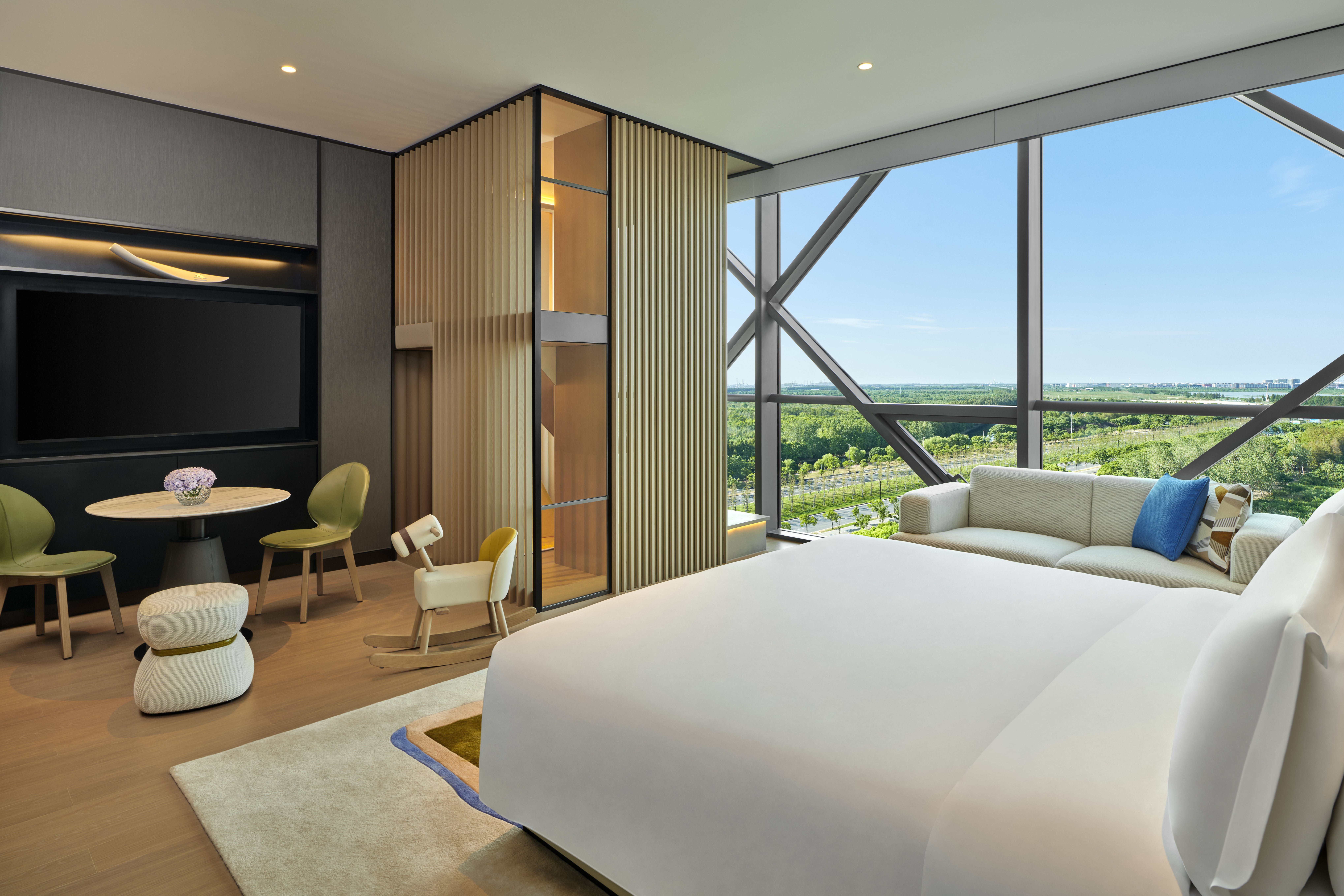 Crowne Plaza Shanghai Snow World by IHG 11/24
