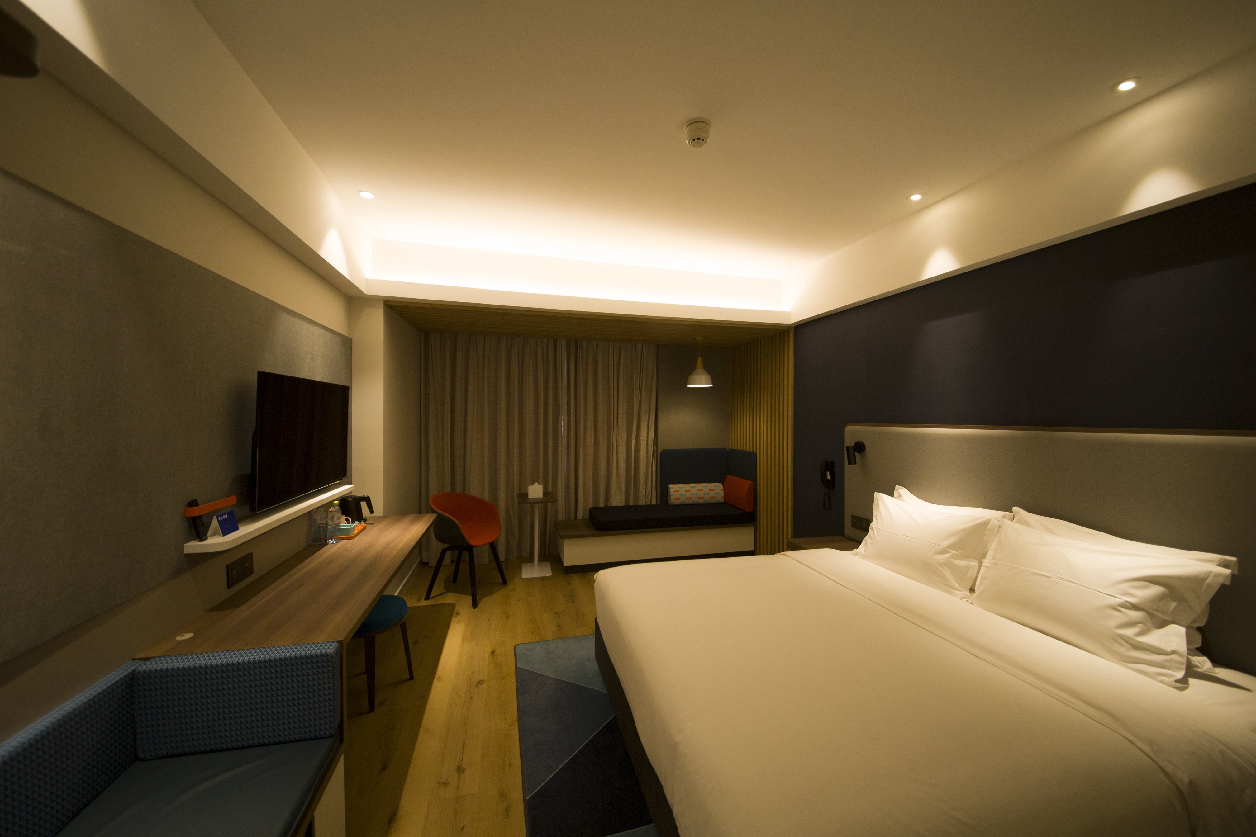 HOLIDAY INN EXPRESS SANYA BAY 17/50