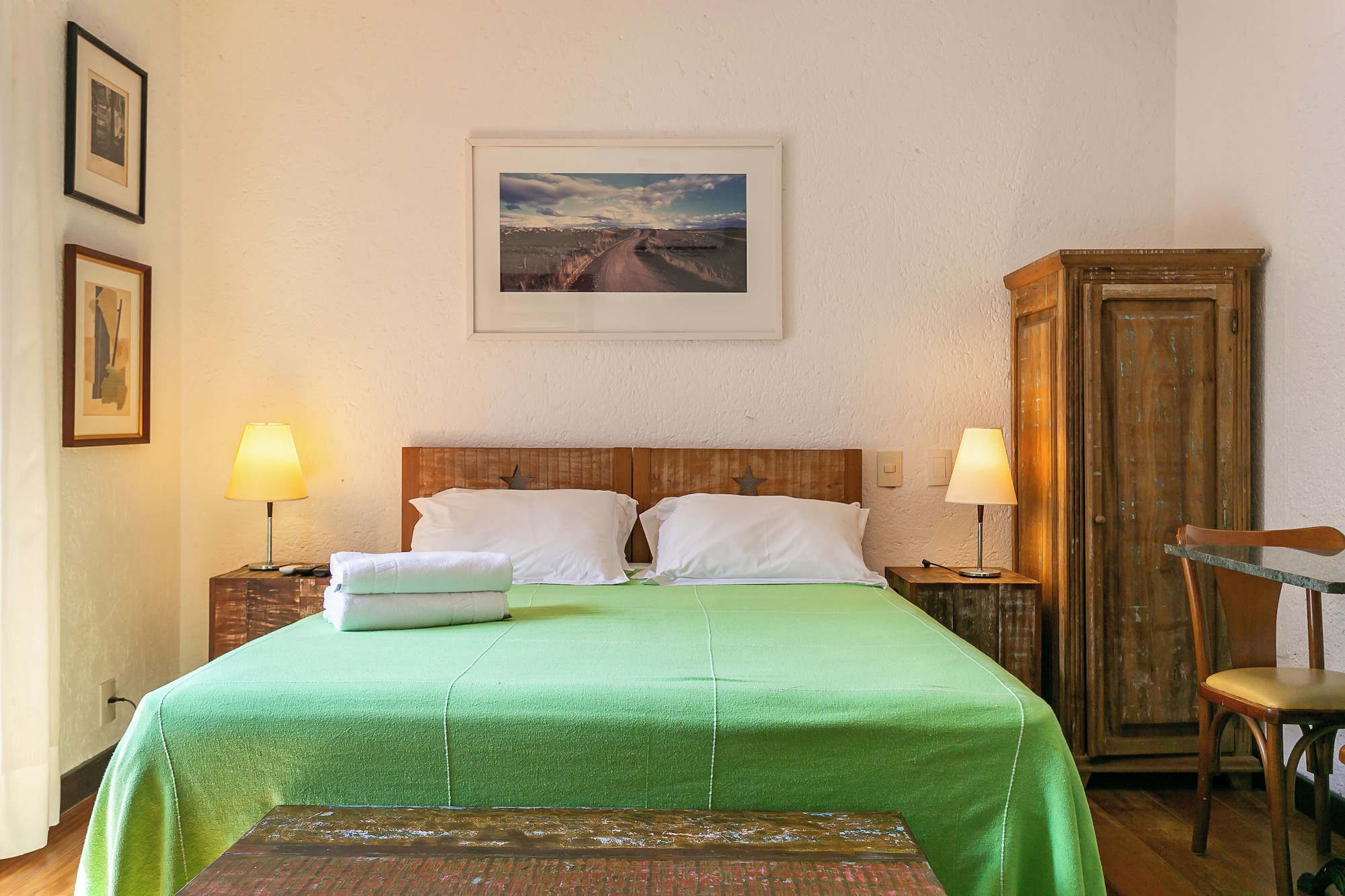 Room, Double or Twin Bed, Partial Lake View