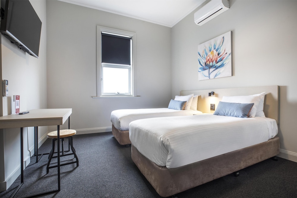 Federal Hotel 40/73