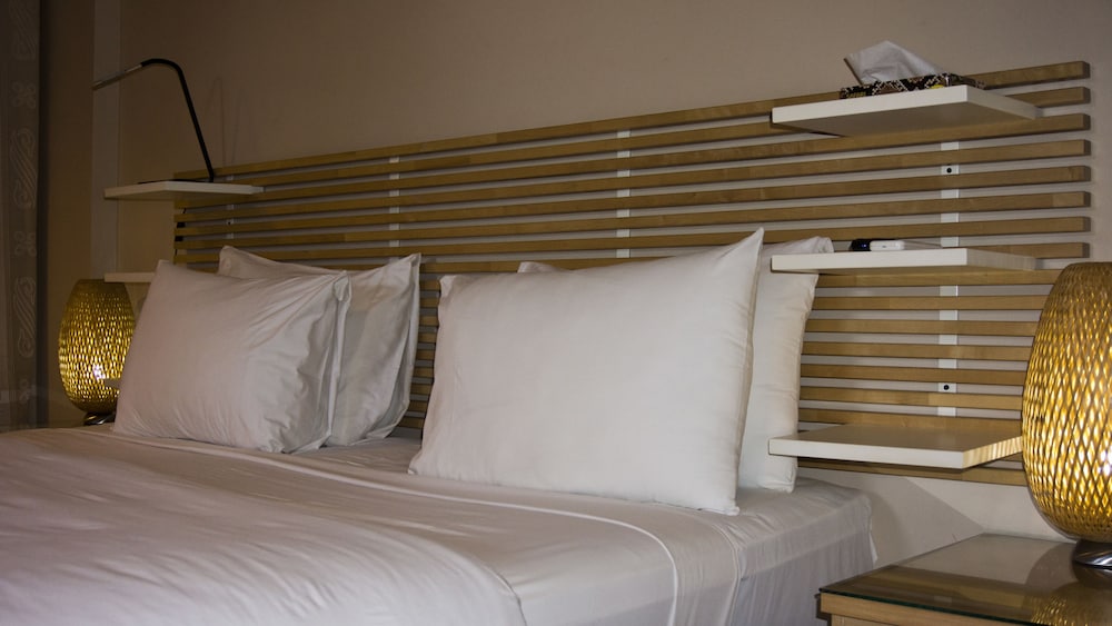 Tropical Enclave Hotel 33/60