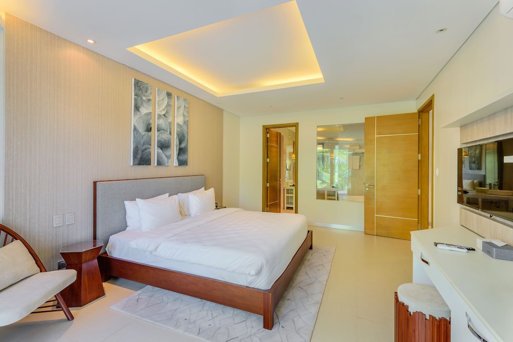 4 Bedrooms, Presidential, Miami, Suite, 4 King Beds, Sea View