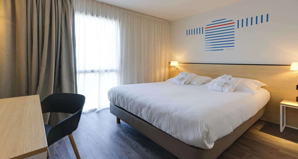 غرفة سوبيريور بسرير مزدوج وسرير فردي، Best Western Armor Park Dinan 3/5