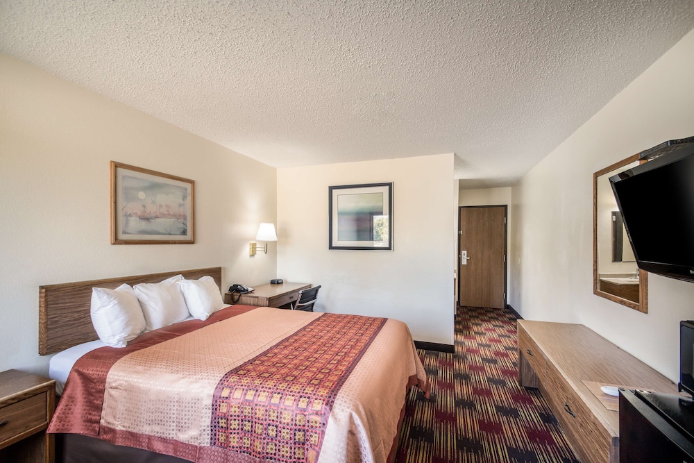 Americas Best Value Inn & Suites Harrisonville 13/33