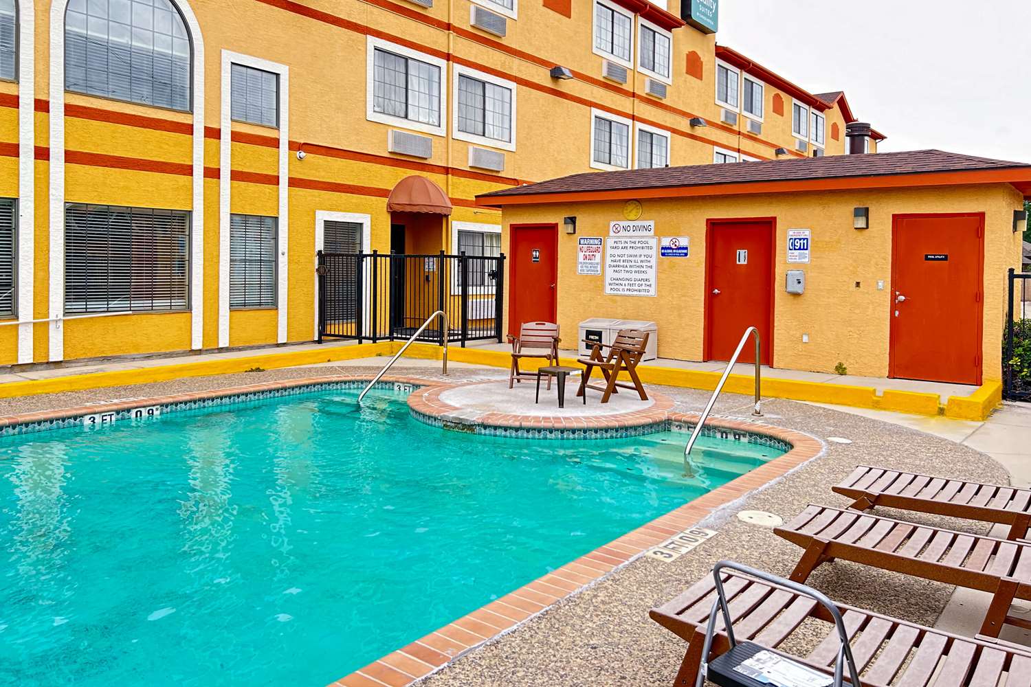 Quality Suites San Antonio 30/34