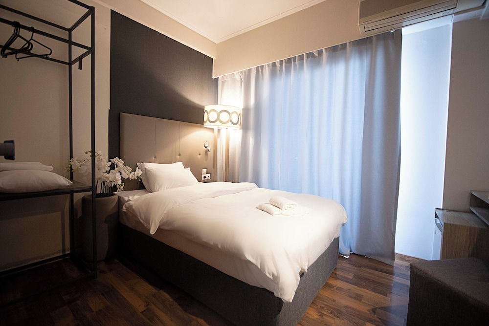 غرفة مفردة، Galaxy Hotel 11/14