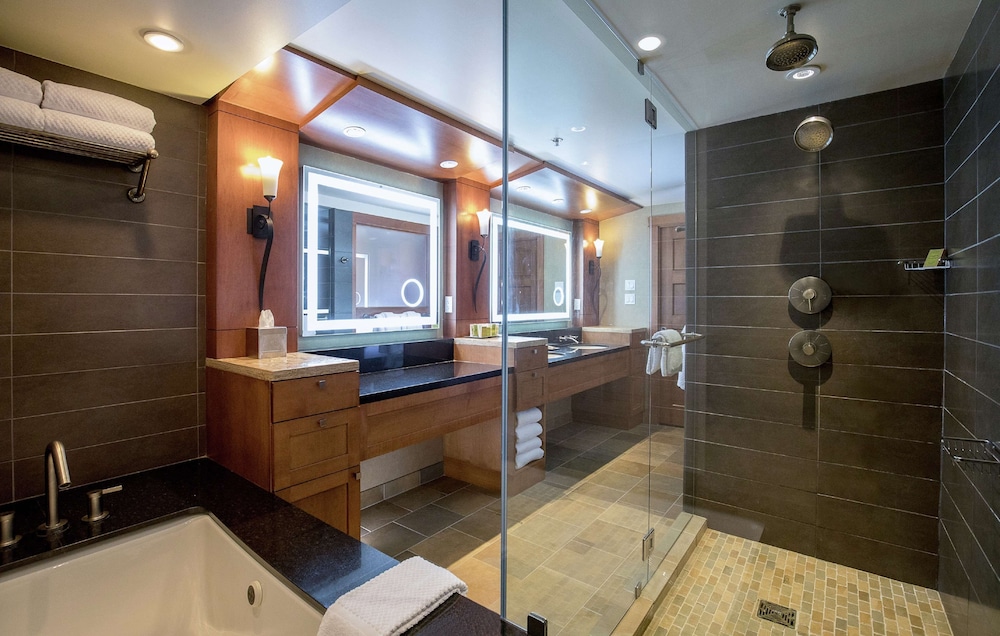 Hilton Whistler Resort & Spa 17/101