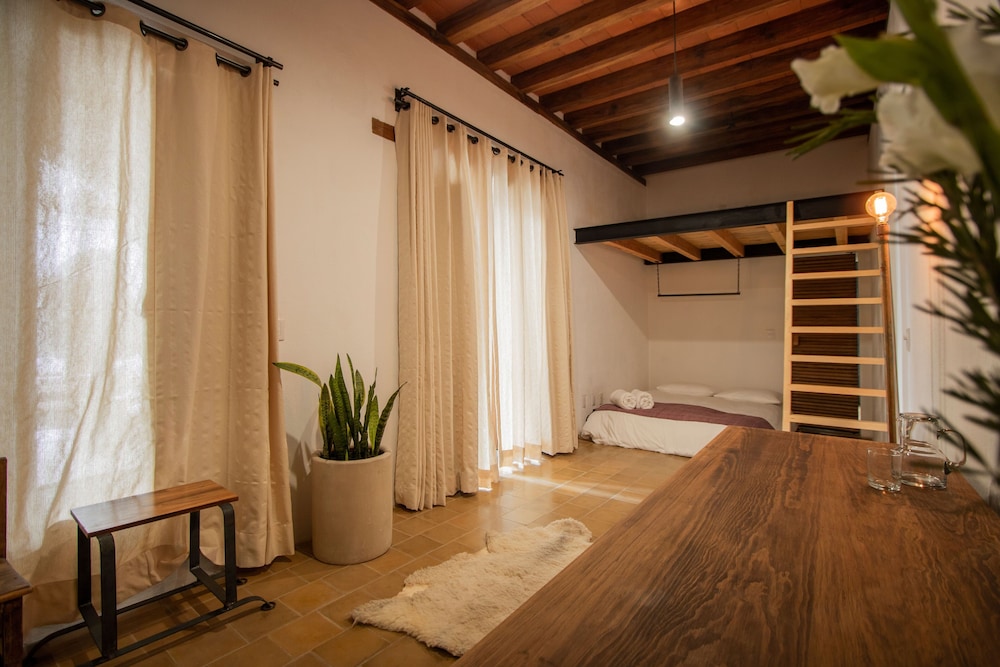 Hotel Sin Nombre 36/50