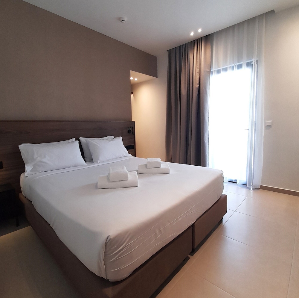 ECONOMY, DOUBLE BED, NO VIEW, BALCONY