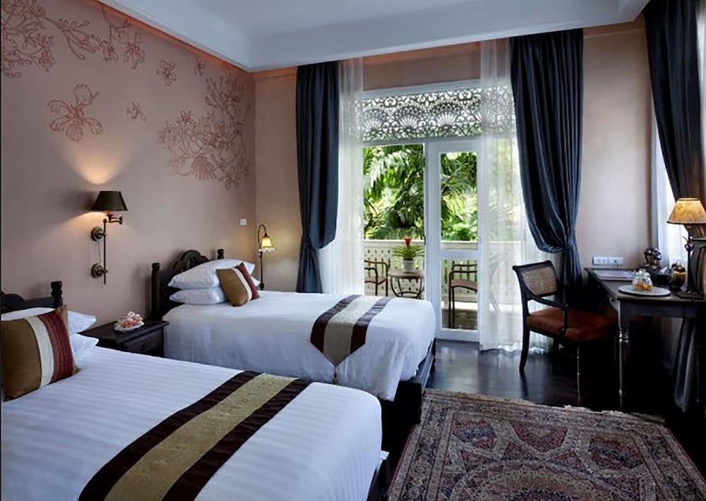 GRAND, DELUXE, TWIN BEDS