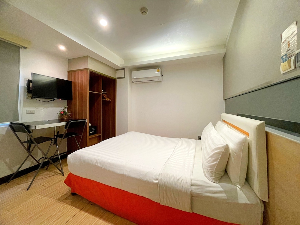 Arawana Express Phrom Phong (ex. Icheck Inn Regency Sukhumvit) 11/52