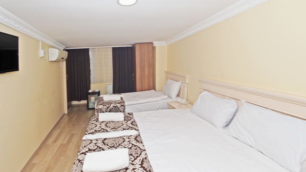The Queen Hotel 13/67