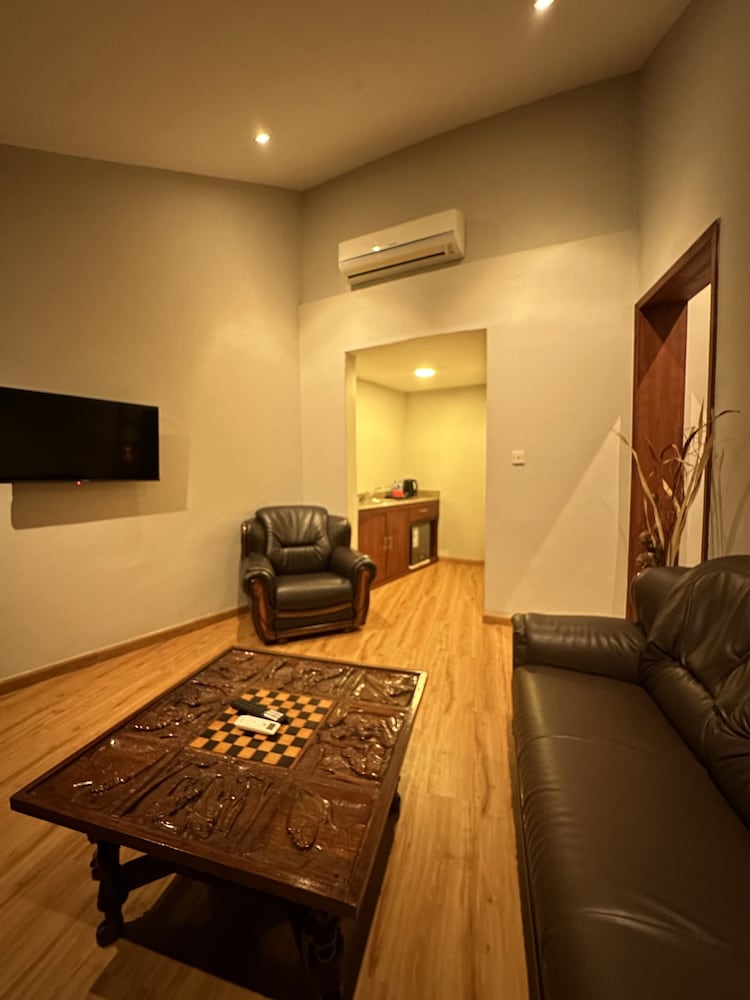 Morogoro Hotel 30/50