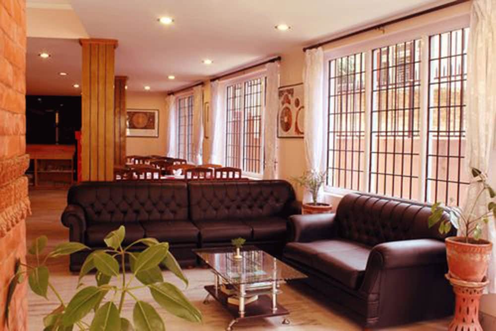 Cascade Hotel 27/33