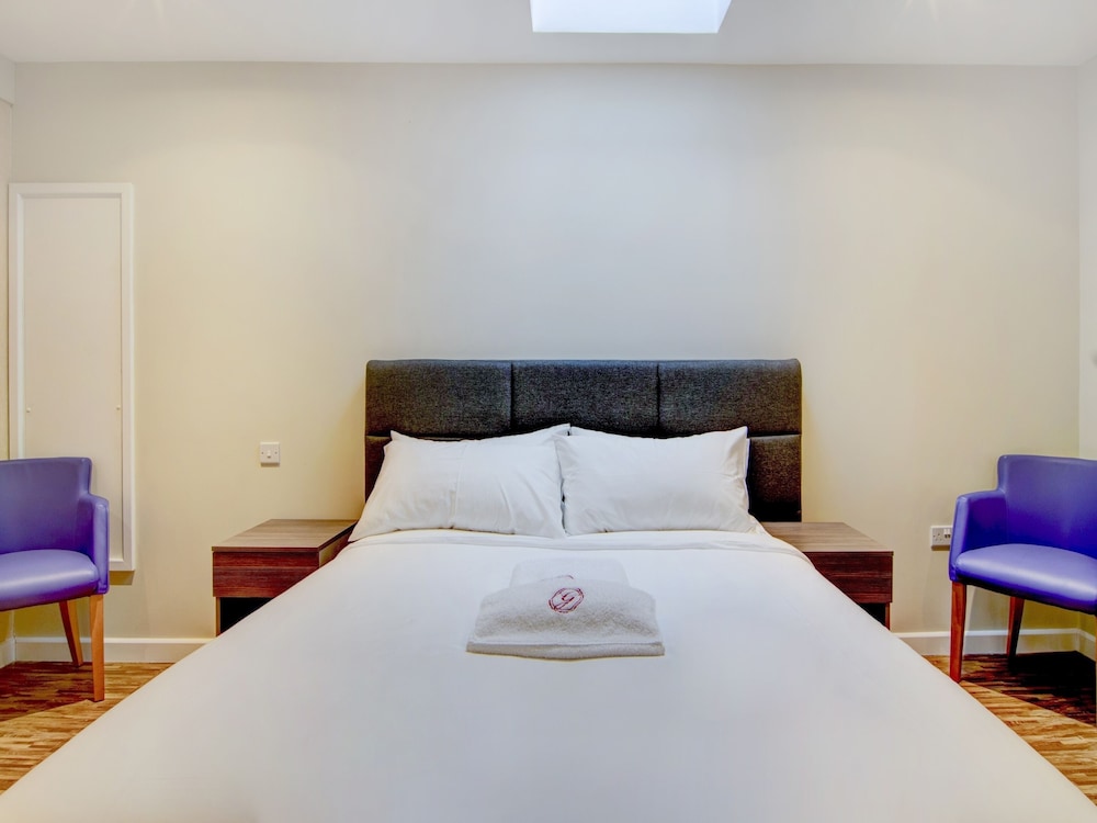 The Gissons Hotel 16/50