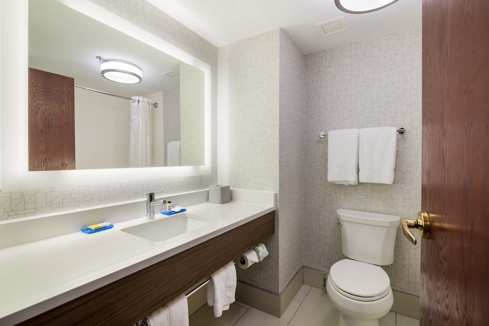 Holiday Inn Express Plymouth, an IHG Hotel 40/41