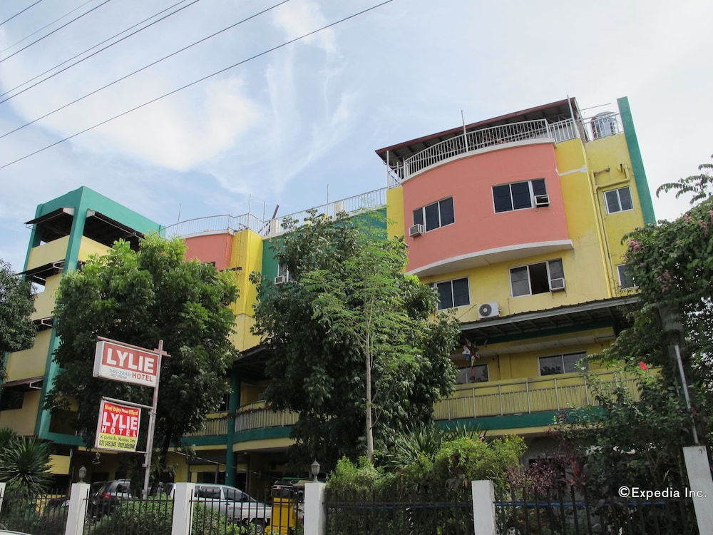 Lylie Hotel 4/51