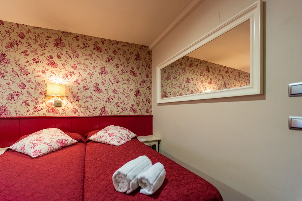 Matheu Hostal 9/52