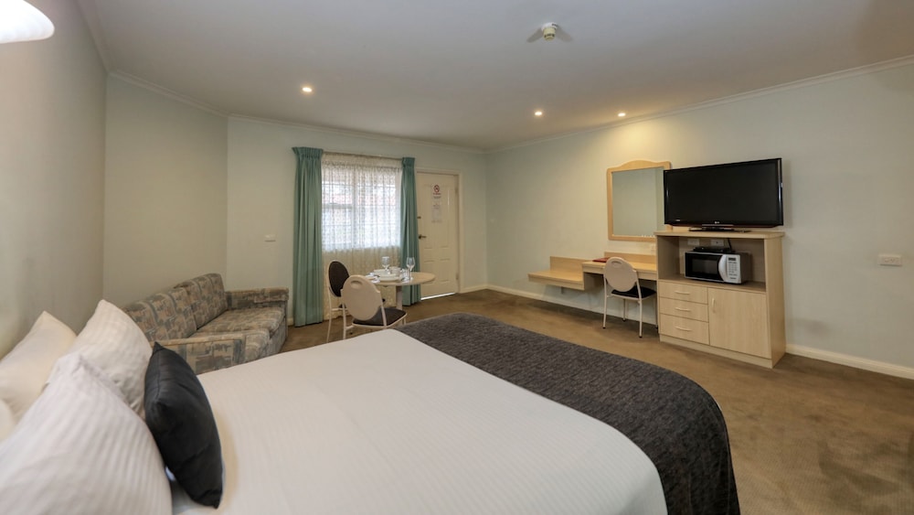 Spa, Executive, Suite, Queen Bed, Sofa, Jetted Tub