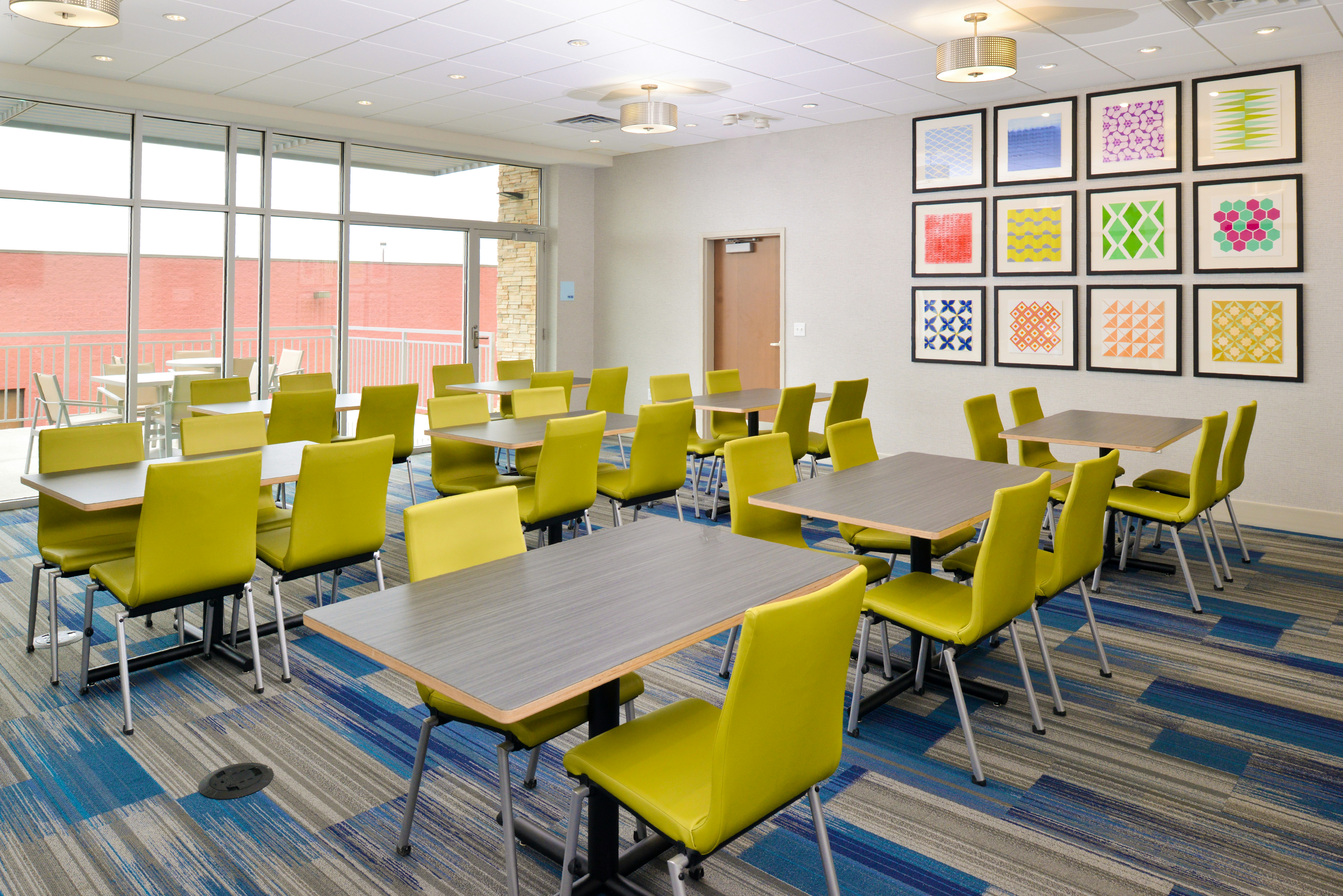Holiday Inn Express And Suites Madison 59/65