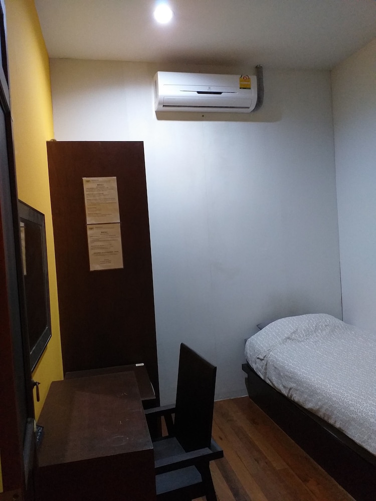 Sunny Hostel Phuket 18/29