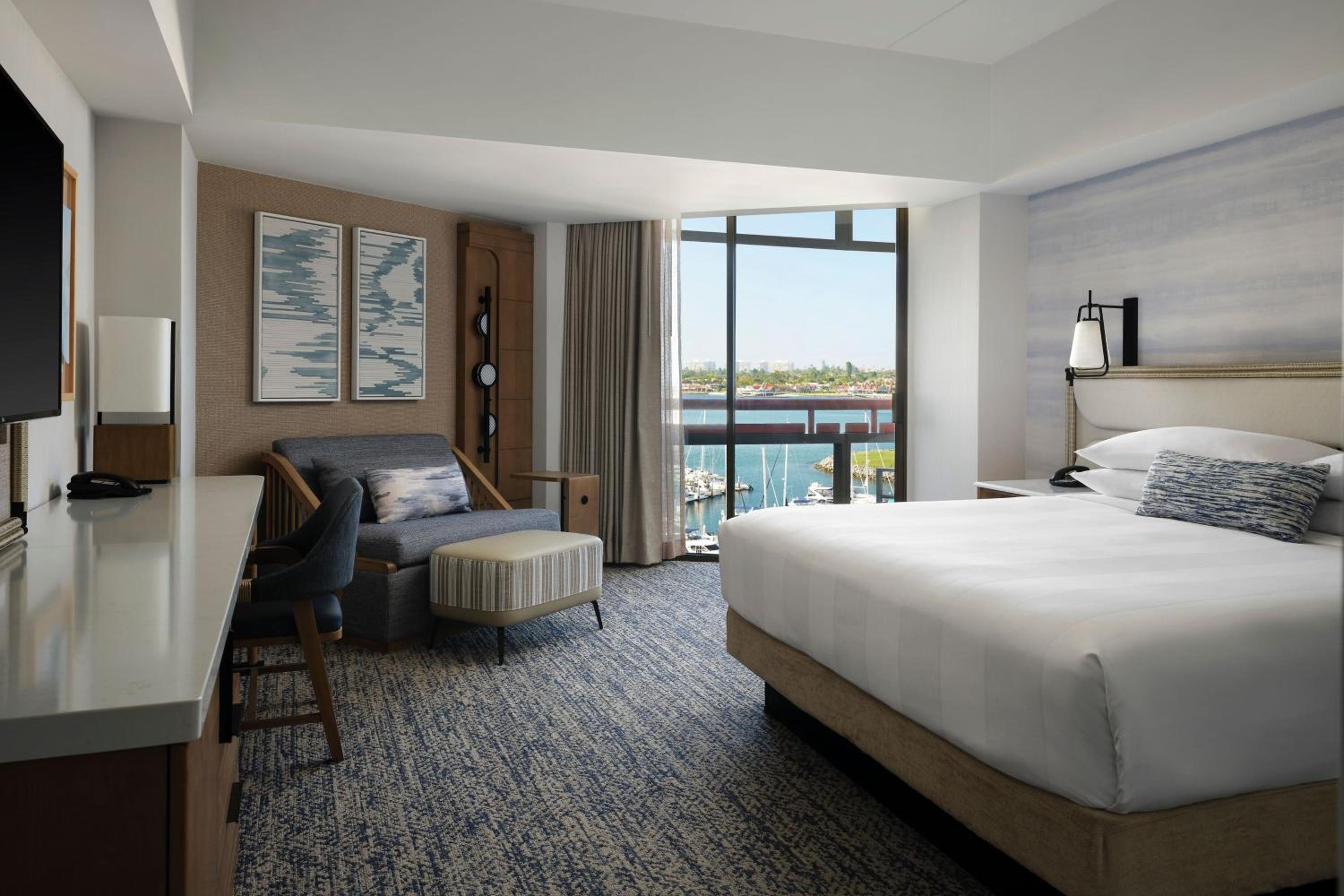 Guest Room, King Bed, Bay View, Balcony