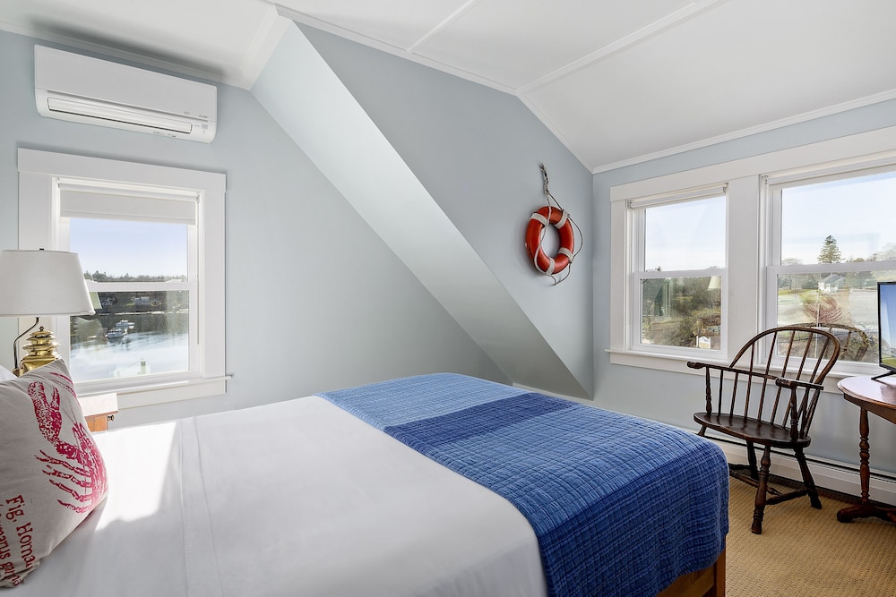 East Wind Inn 25/75