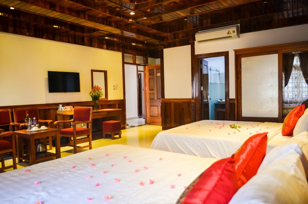 San San Hotel 35/66