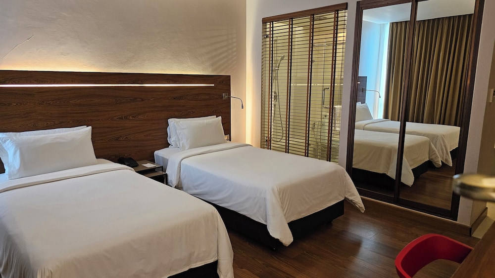 Sacha Hotel Uno 17/50
