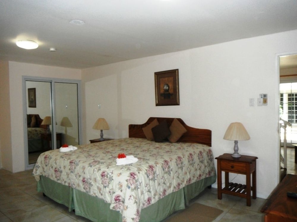 2 Bedrooms, Villa