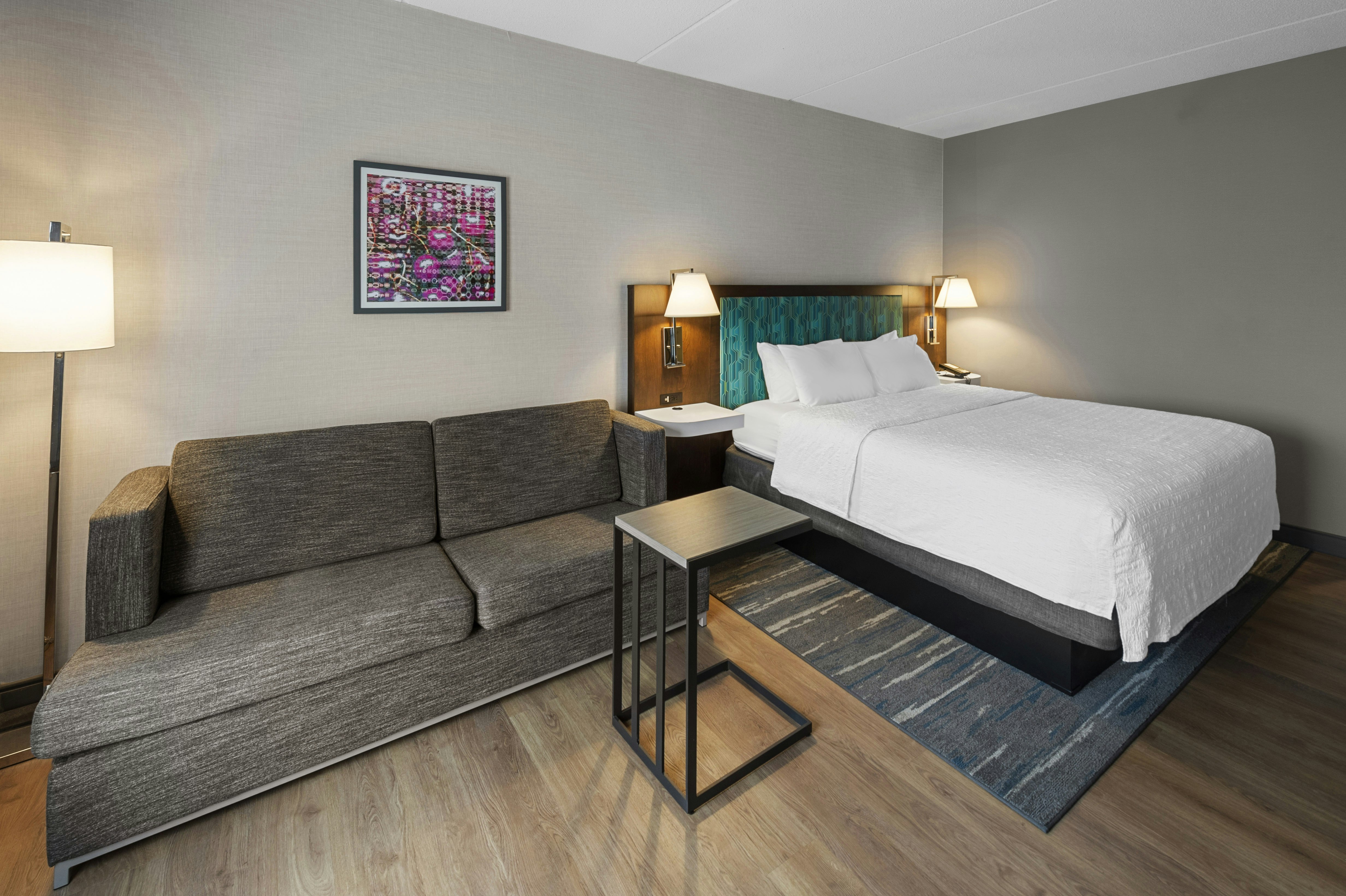 غرفة بسرير كينج مع أريكة، Hampton Inn Nanuet 2/3