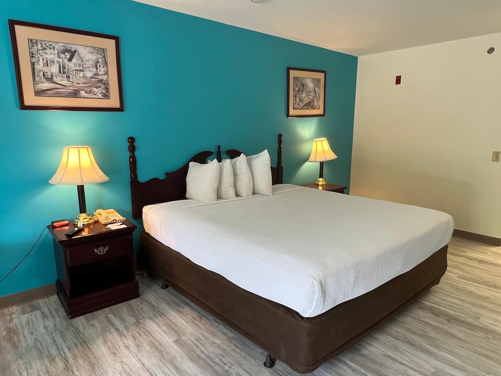 Hilltop Inn & Suites - North Stonington 36/60