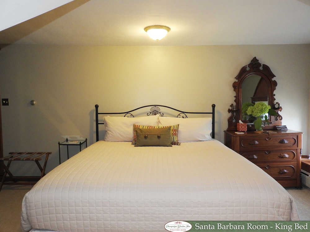 Champaign Garden Inn 10/50
