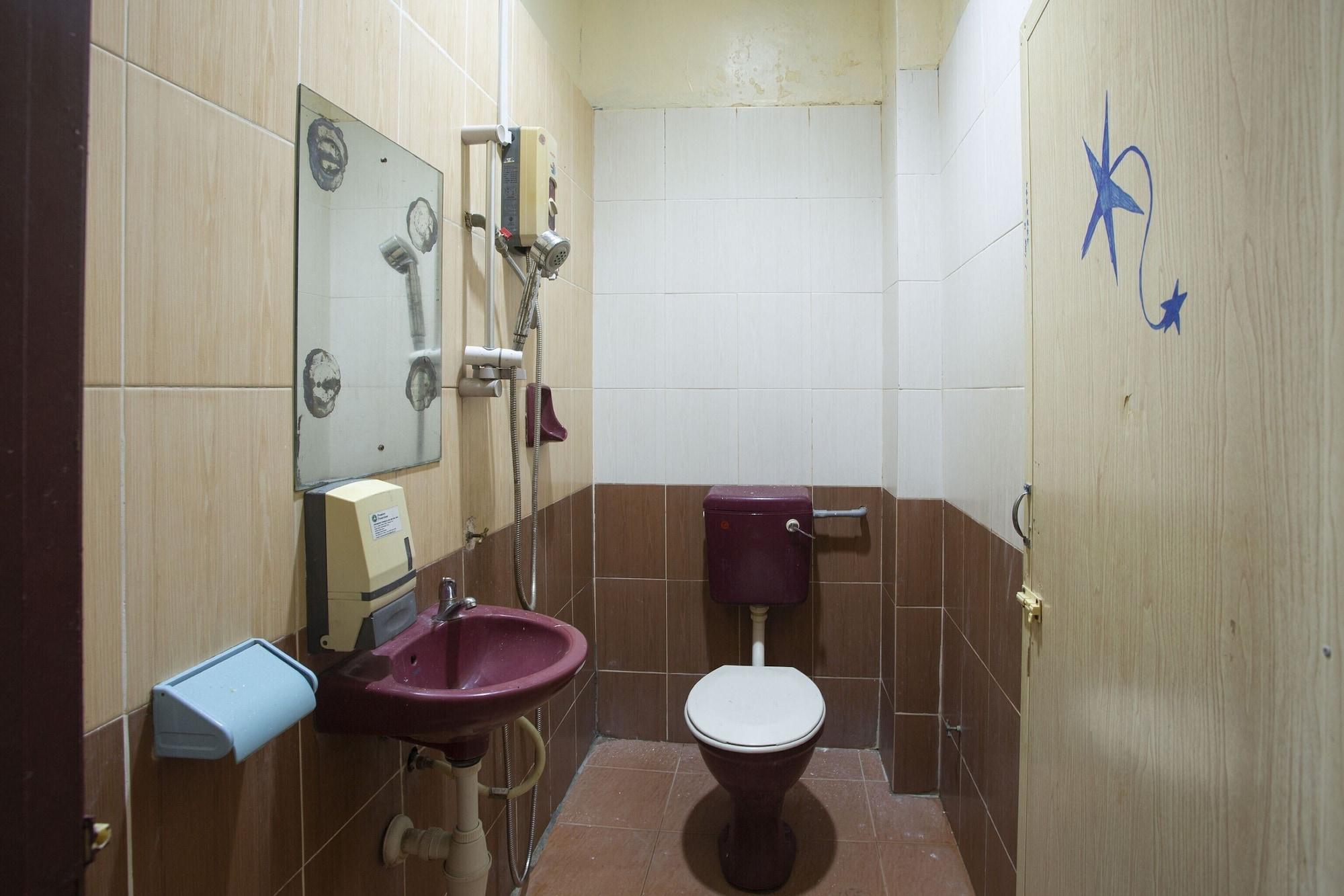 SPOT ON 90137 Casavilla Hotel Pudu 47/50