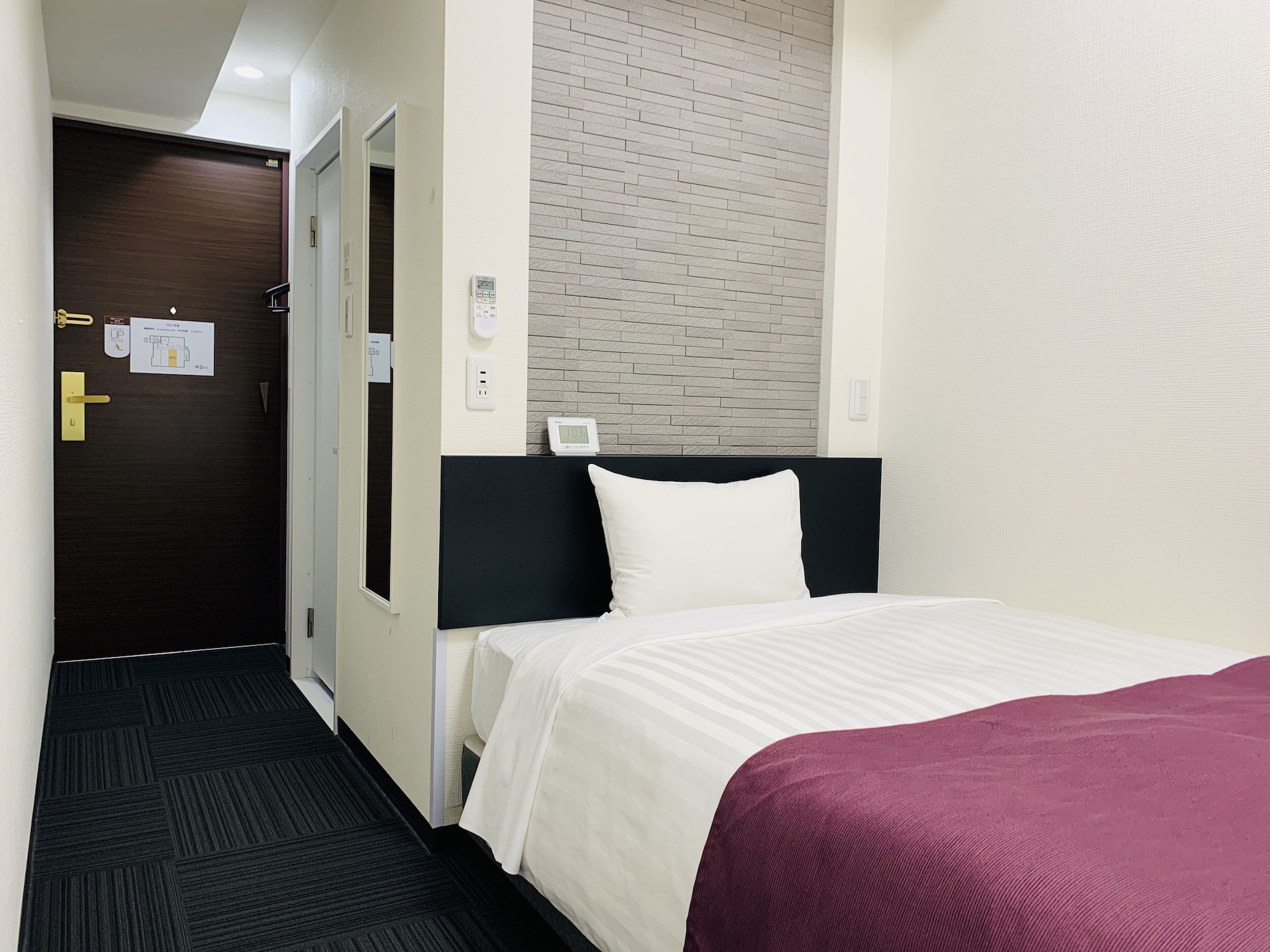 SEMI ROOM, SEMI DOUBLE BED