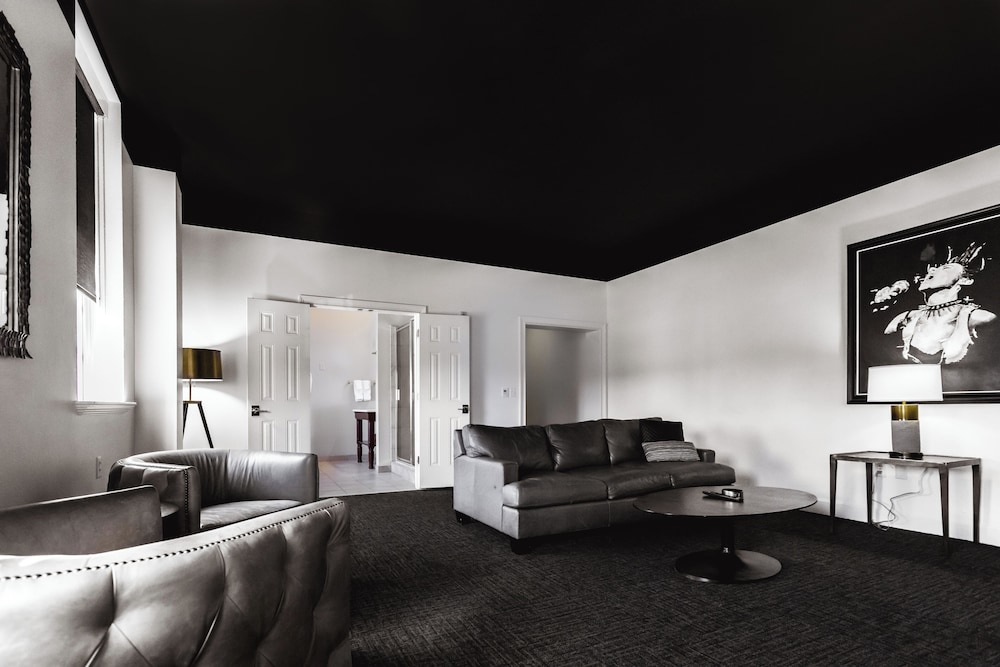 The Delafield Hotel 17/50