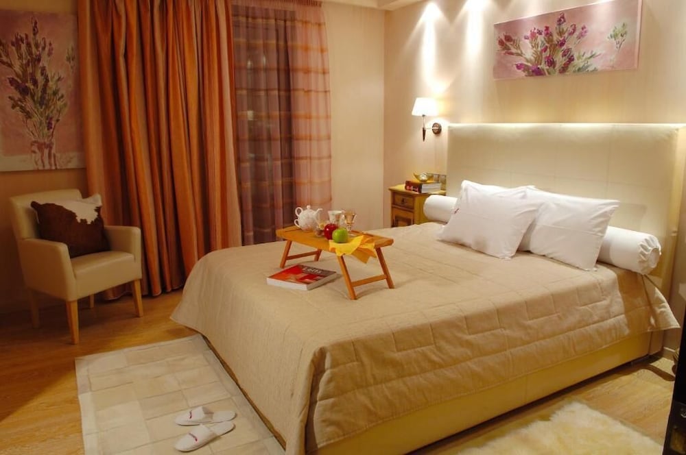 Olympic Hotel 13/50