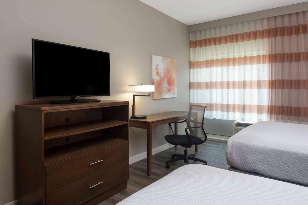 La Quinta Inn & Suites by Wyndham Greensboro Arpt High Point 17/52