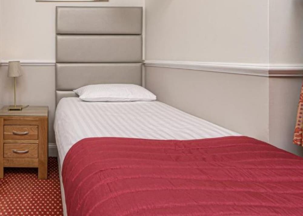 Hyde Park Radnor Hotel 24/40