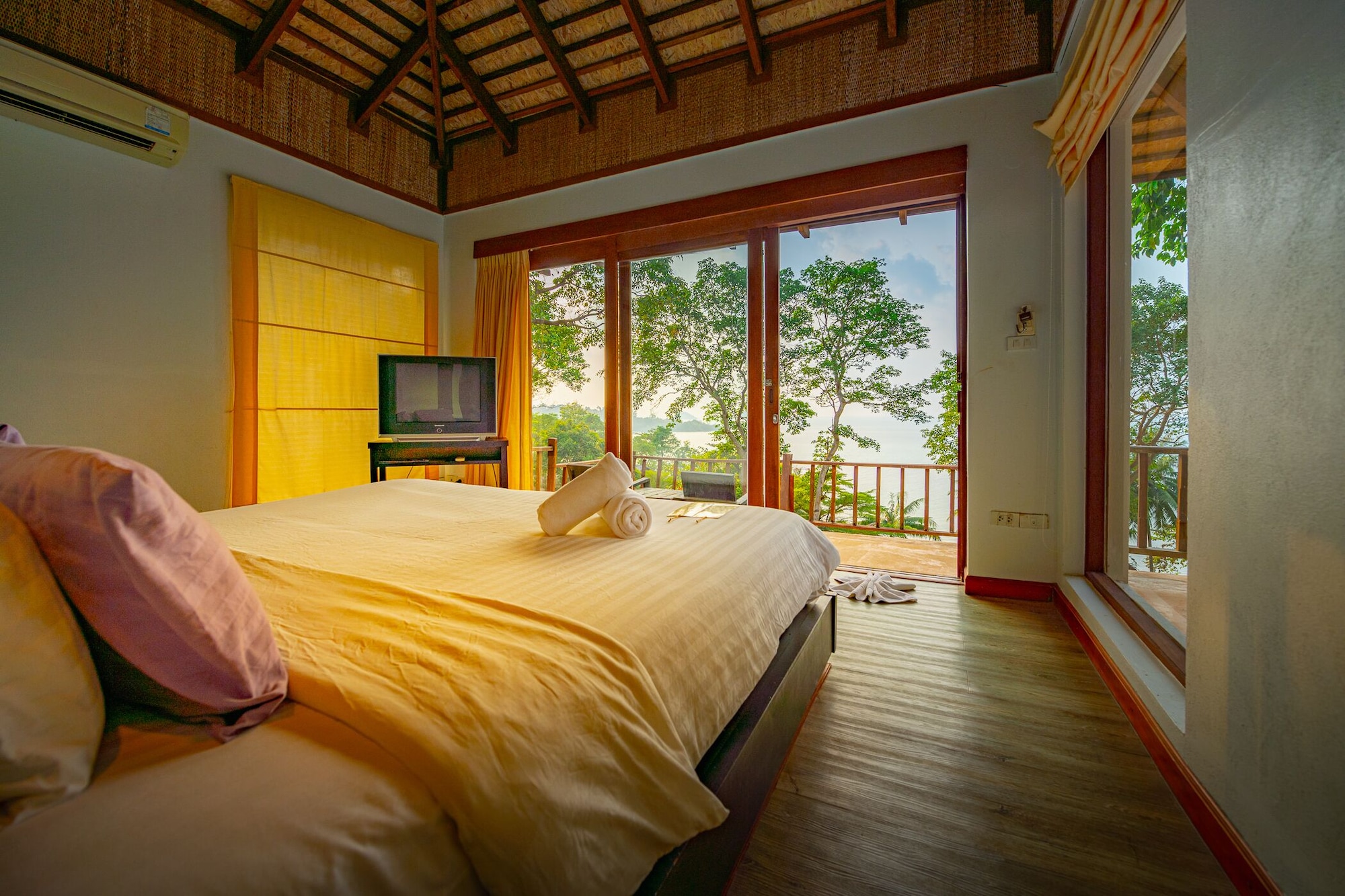 BAAN SIDE, VILLA, DOUBLE BED, SEA VIEW, HILL SIDE