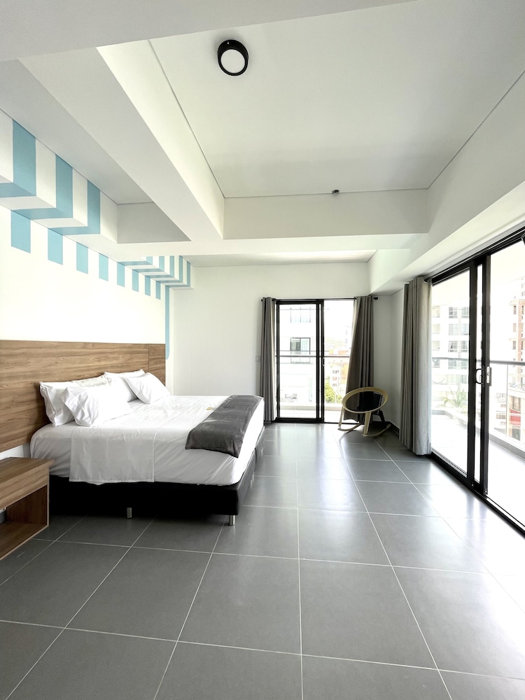 Deluxe, King Bed