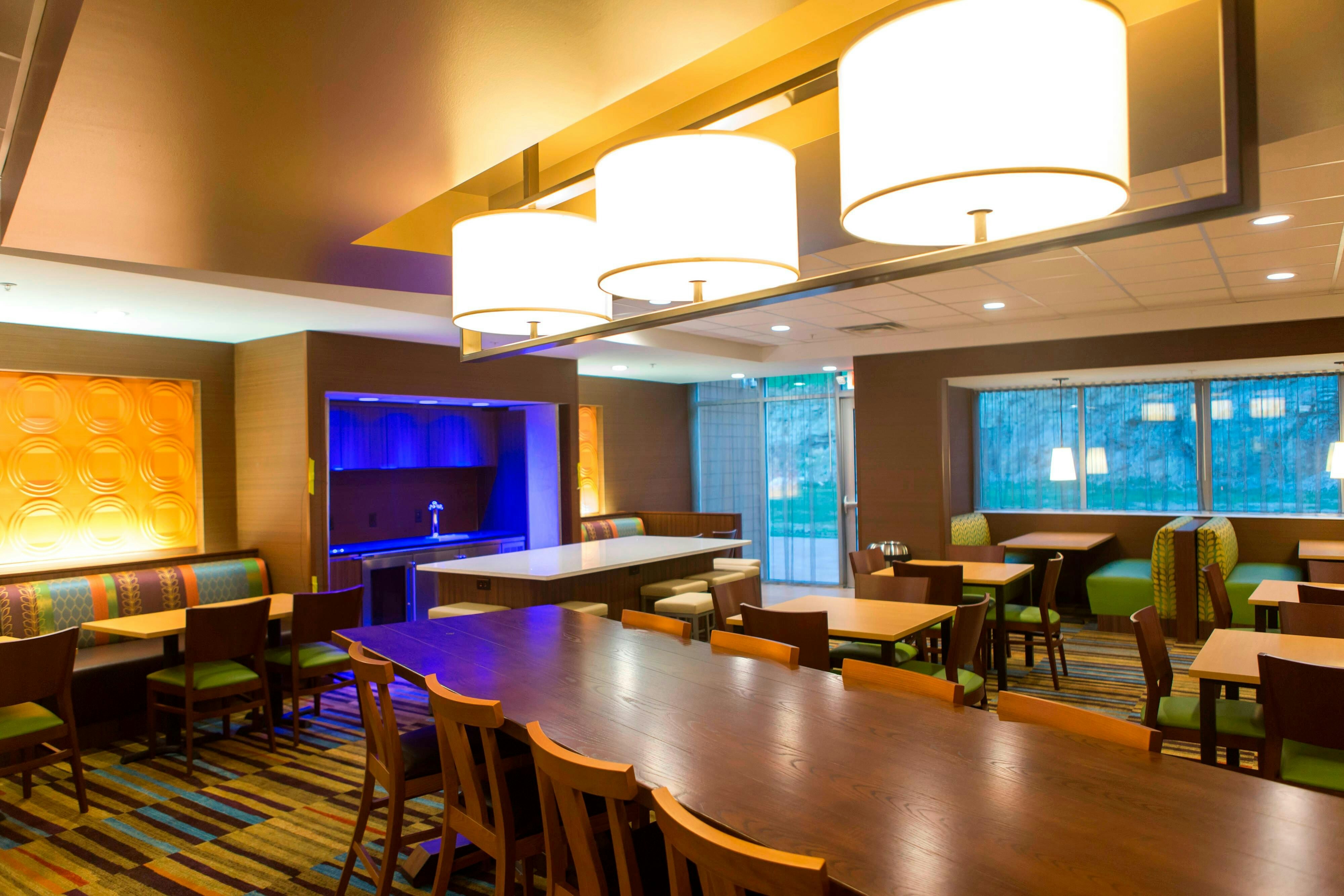 Fairfield Inn Suites Cambridge 32/42