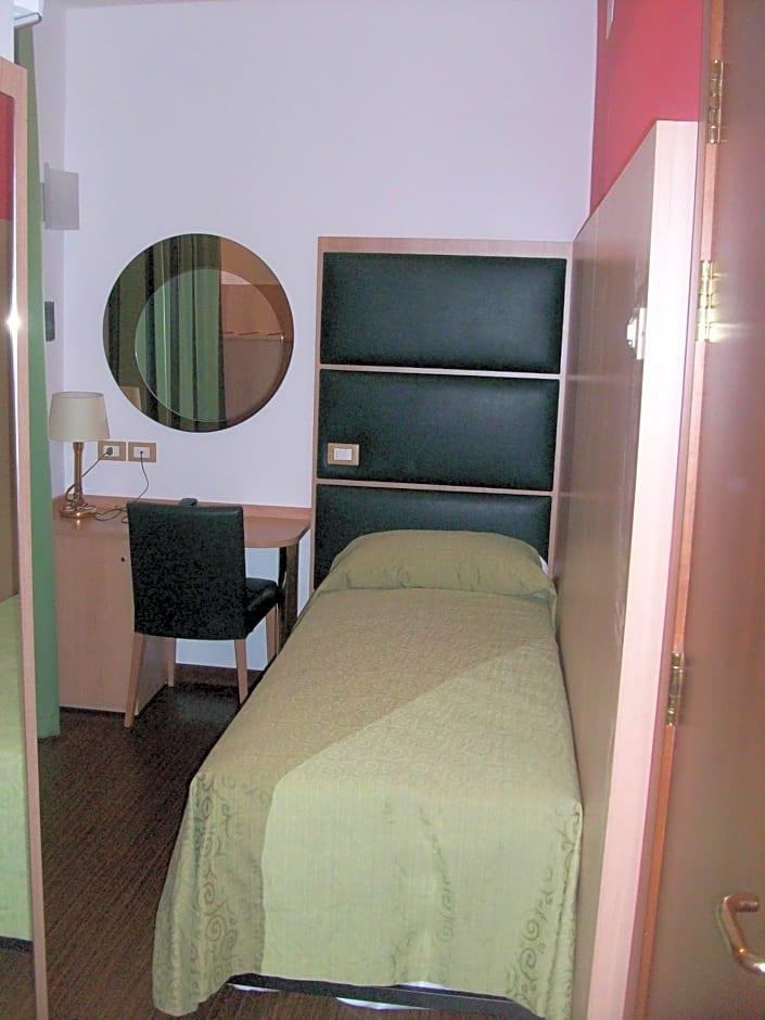 HOTEL MONDIAL 43/63