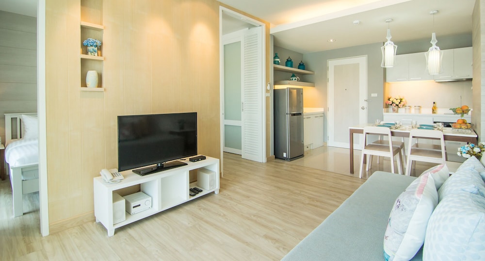 The Sea Condominium 44/67