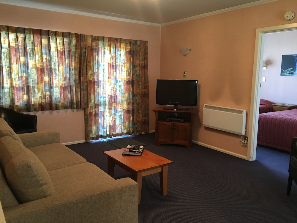 Parklands Motor Lodge 39/65