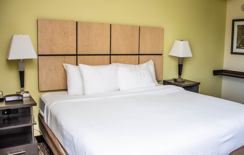 CANDLEWOOD SUITES OVERLAND PARK 12/59