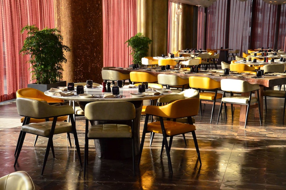 YOHO Hollywood Roosevelt Hotel 48/64